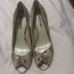 Lady shoes size 10 M. Snake like with tan and gray, Bandolino.